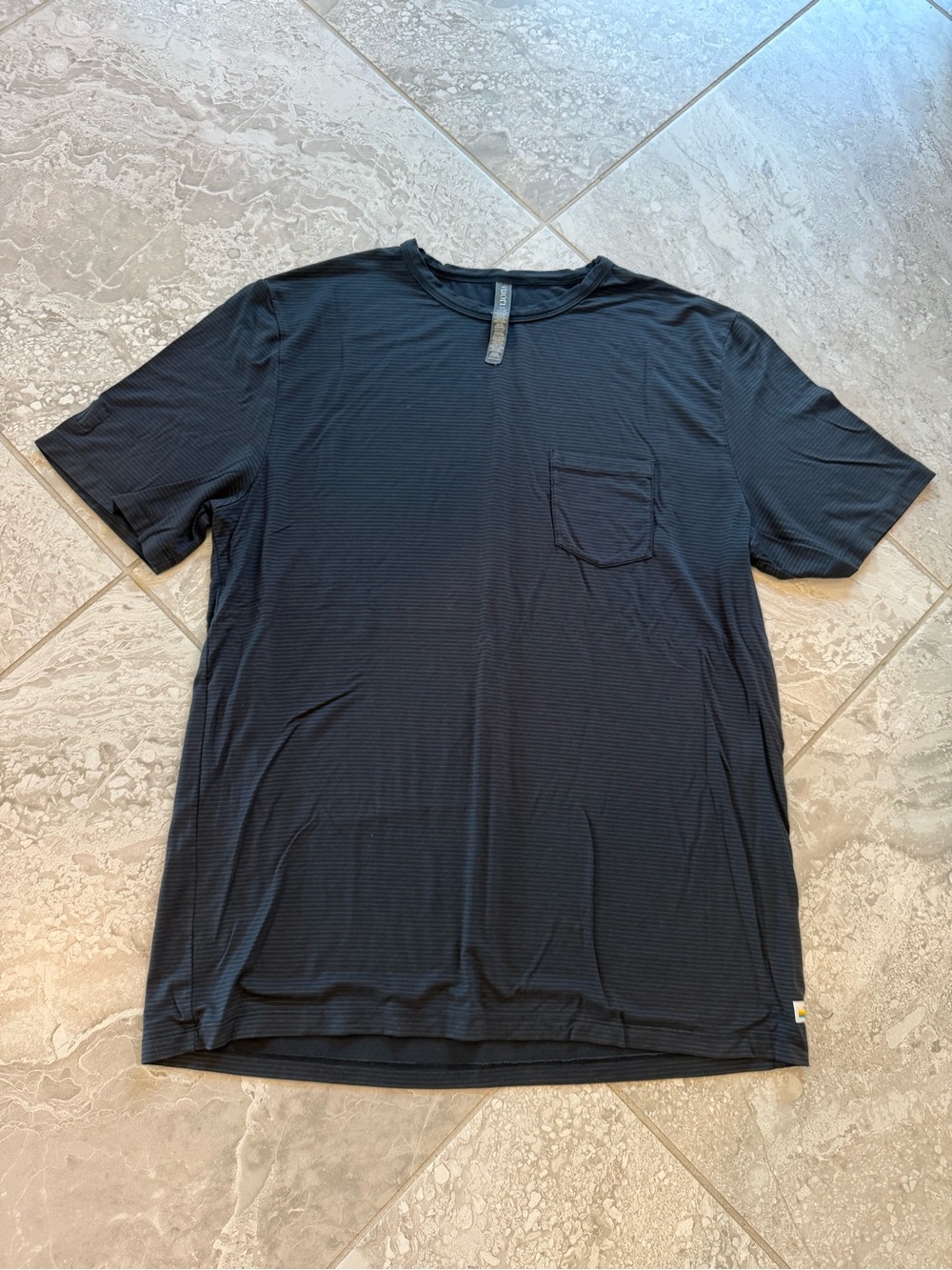 Vuori Men's Black Linear Tech Tee, size XL